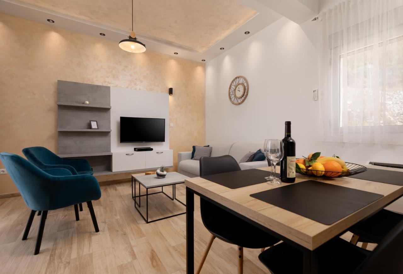 Bonintro Lux Apartment Kotor Luaran gambar