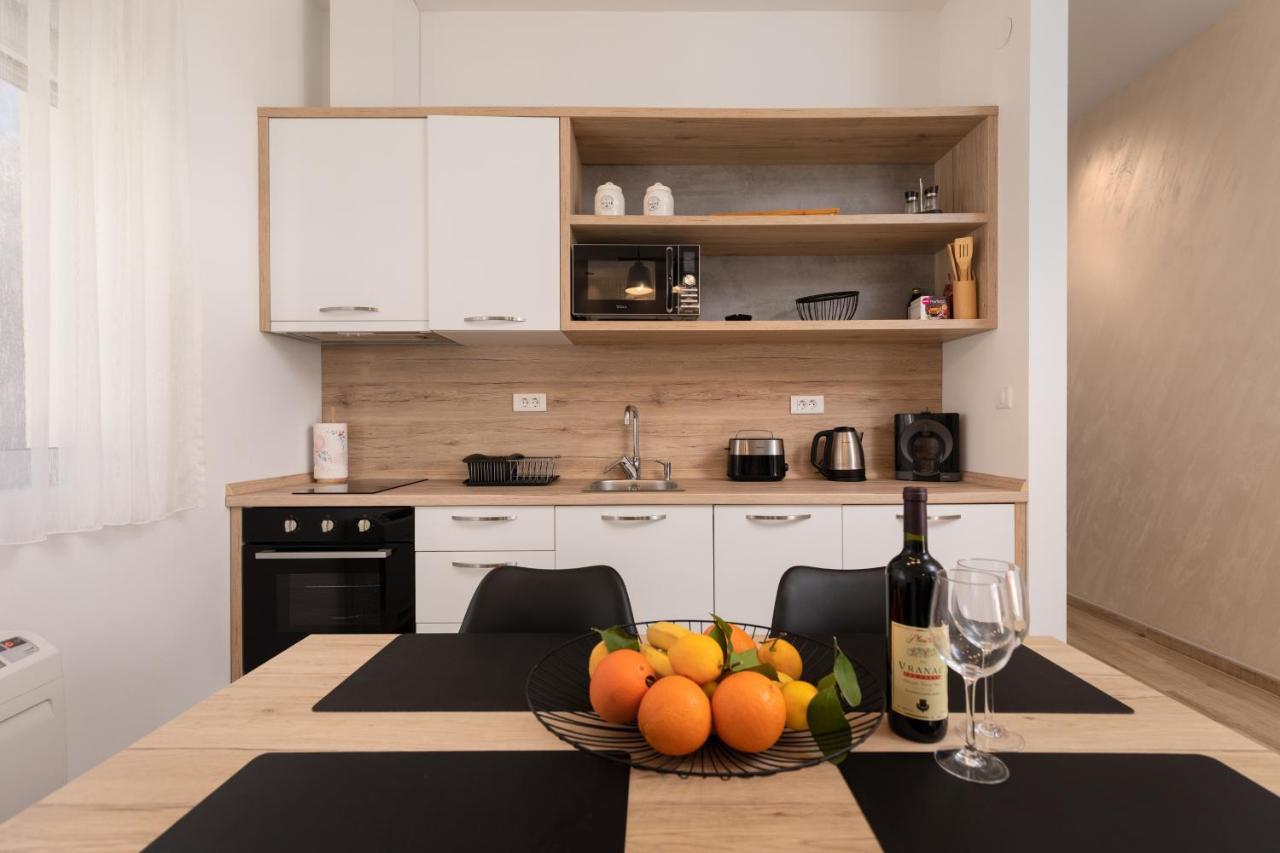 Bonintro Lux Apartment Kotor Luaran gambar