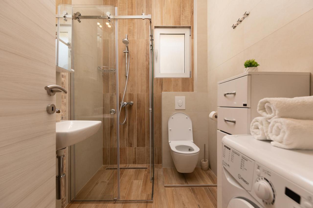 Bonintro Lux Apartment Kotor Luaran gambar