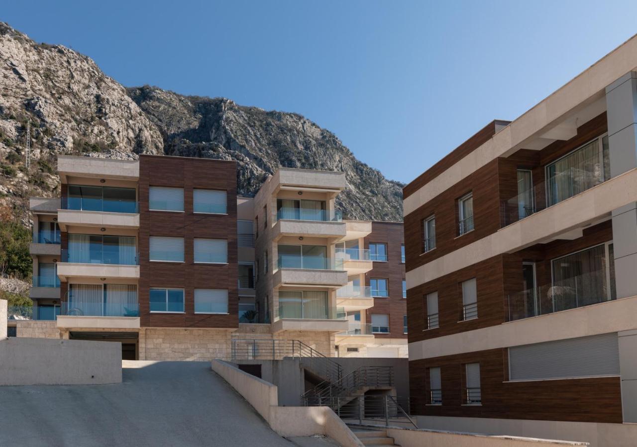 Bonintro Lux Apartment Kotor Luaran gambar